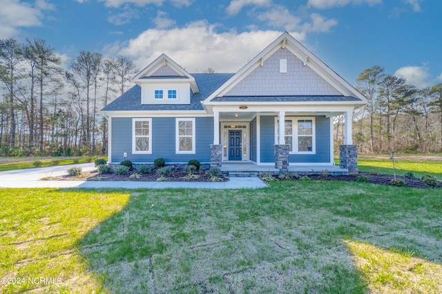 view of front facade featuring covered porch and a front lawn