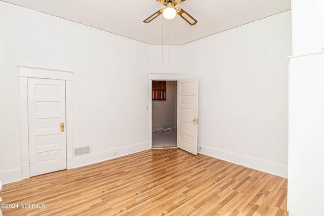 unfurnished room with light hardwood / wood-style floors and ceiling fan