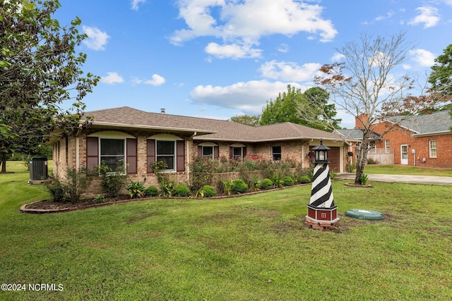 view of front of home featuring central air condition unit and a front yard