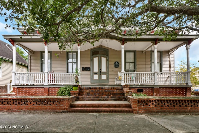 view of front of property with covered porch