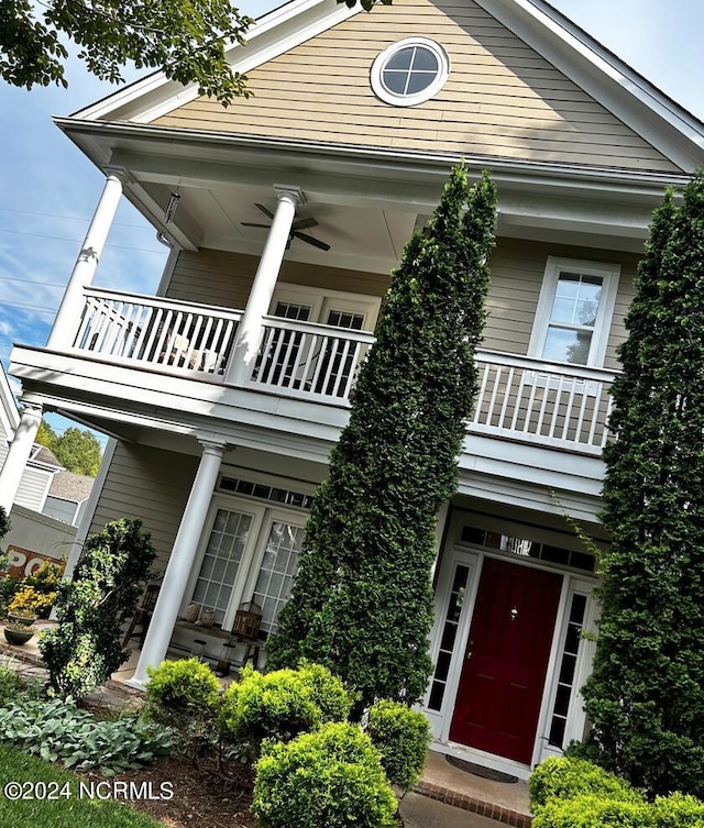 view of front facade with a balcony and ceiling fan