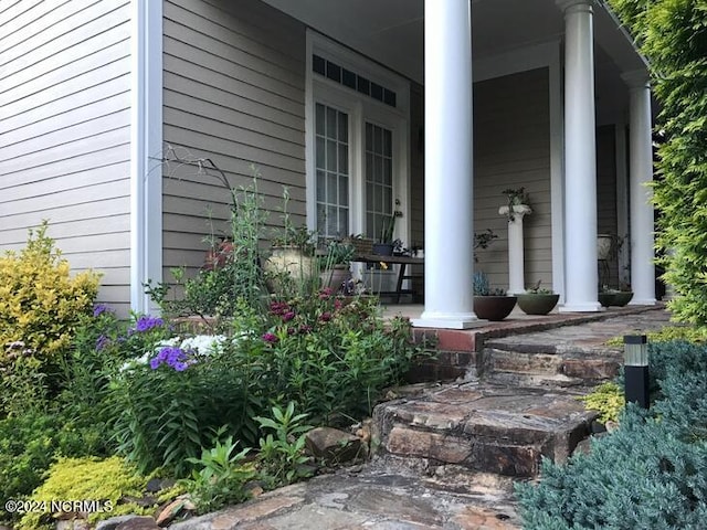 property entrance featuring a porch