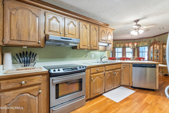 kitchen featuring appliances with stainless steel finishes, ceiling fan with notable chandelier, a textured ceiling, light hardwood / wood-style flooring, and ornamental molding