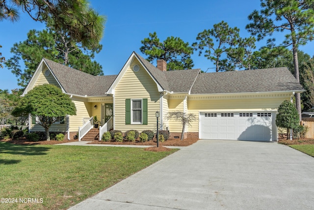 view of front of house featuring a front lawn and a garage