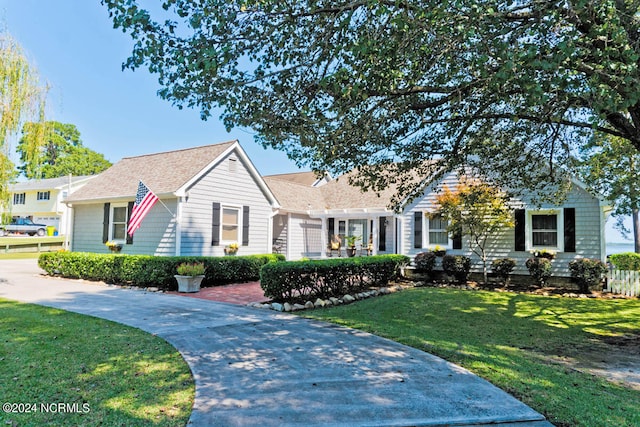 view of front of property with a front lawn