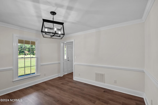 spare room featuring crown molding, an inviting chandelier, and dark hardwood / wood-style flooring