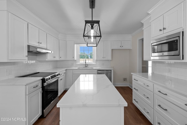 kitchen featuring stainless steel appliances, white cabinetry, a center island, and sink