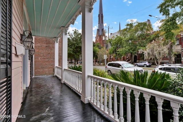 balcony featuring covered porch