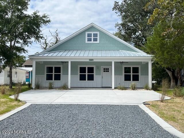 view of front of property featuring a porch