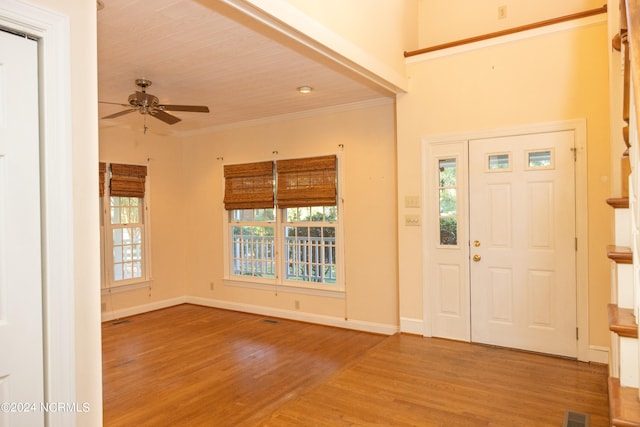 foyer entrance featuring hardwood / wood-style floors, ceiling fan, and ornamental molding