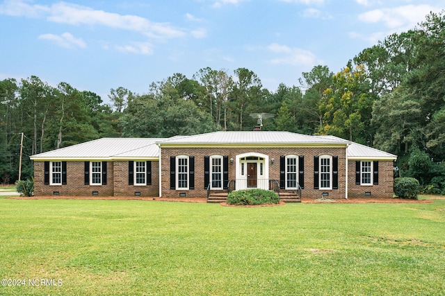 ranch-style house featuring a front yard