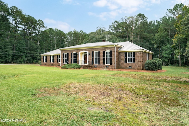 single story home featuring a front lawn