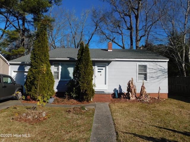 view of front of house featuring a front lawn