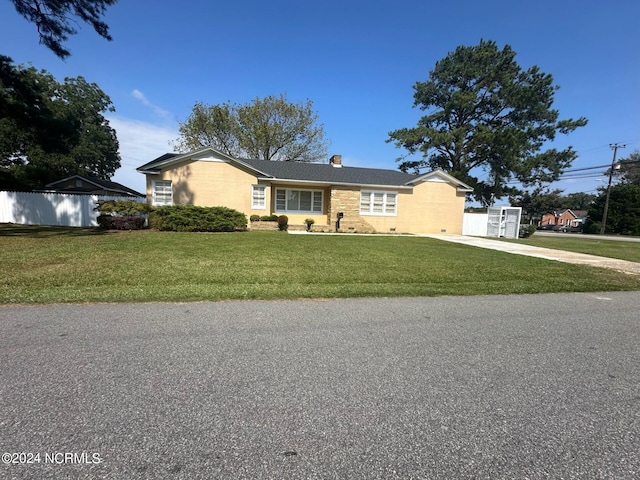 single story home featuring a front yard