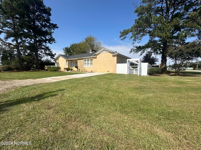 view of front of home featuring a chimney, crawl space, brick siding, and a front yard