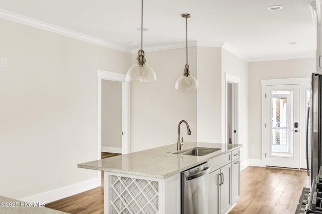 kitchen with sink, a center island with sink, hanging light fixtures, appliances with stainless steel finishes, and white cabinets