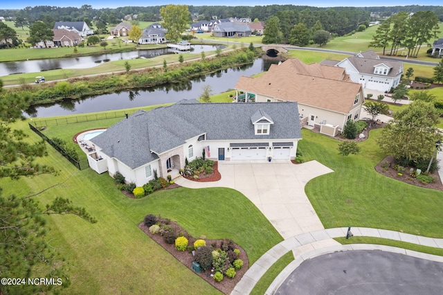 bird's eye view with a water view