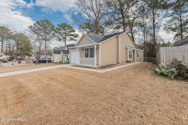 view of front of house featuring a front yard