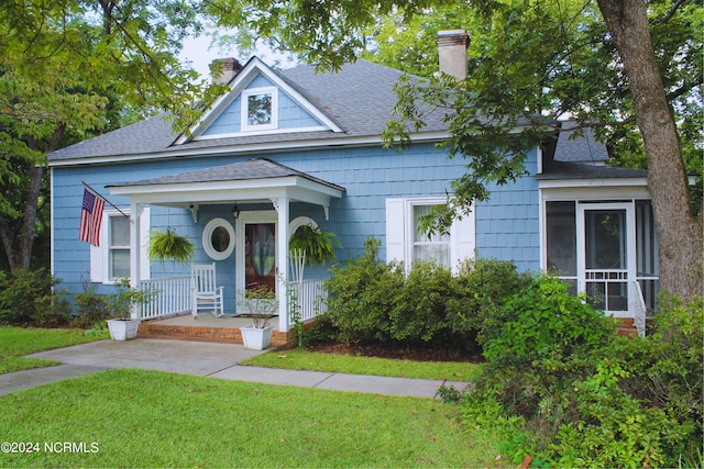 view of front of house featuring a front lawn and covered porch