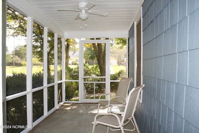 sunroom / solarium featuring ceiling fan