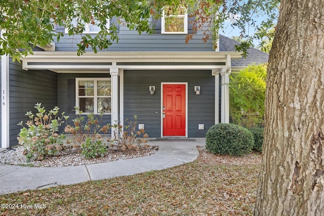 doorway to property featuring covered porch