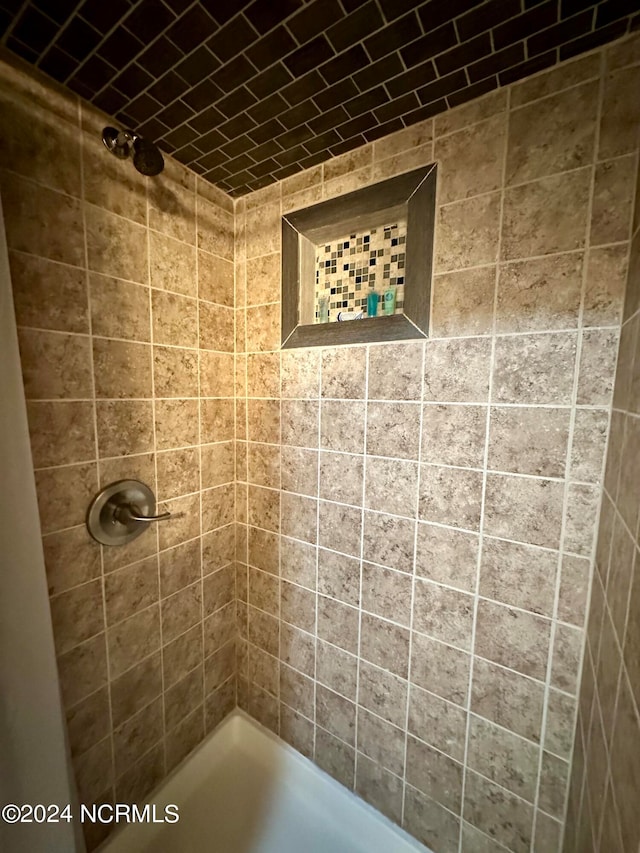 bathroom featuring tiled shower