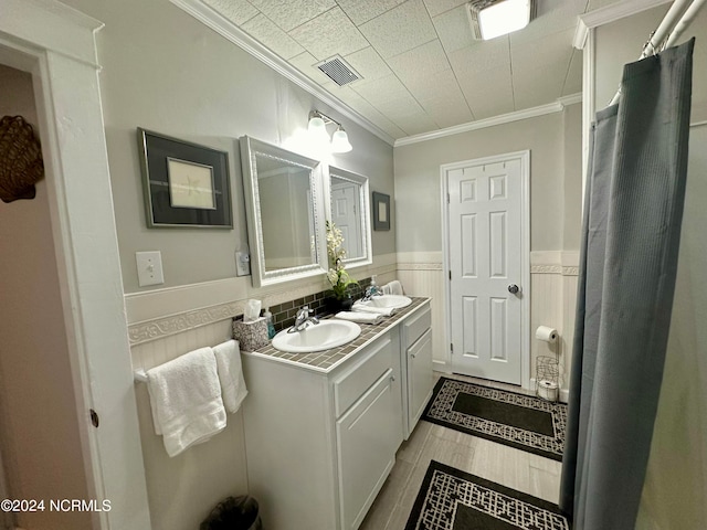 bathroom with crown molding and vanity