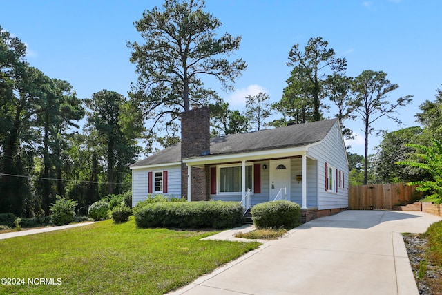 view of front of property with a front yard and covered porch