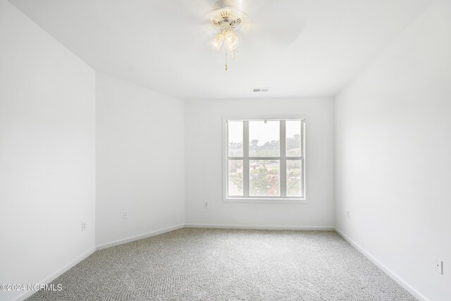 unfurnished room with carpet floors and ceiling fan