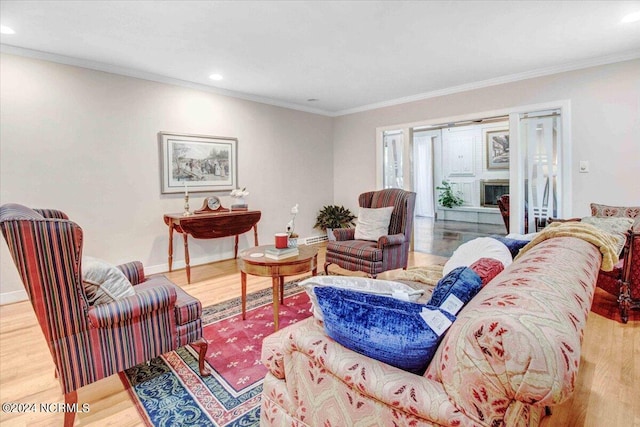 living room featuring hardwood / wood-style flooring and crown molding