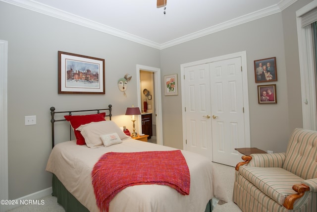 bedroom with carpet floors, a closet, ornamental molding, a ceiling fan, and baseboards