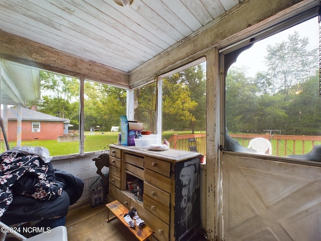 sunroom / solarium with a healthy amount of sunlight