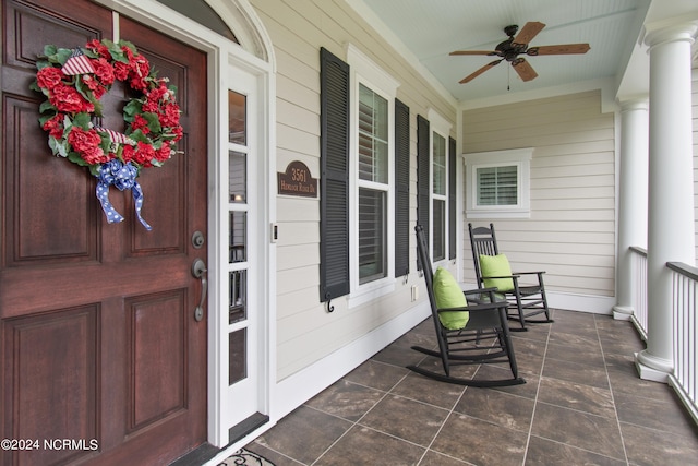 entrance to property featuring ceiling fan and covered porch