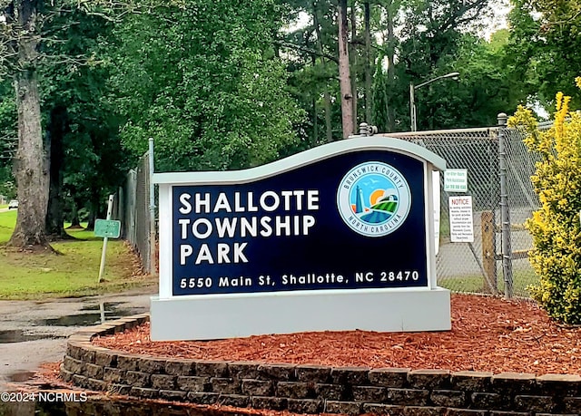 view of community / neighborhood sign