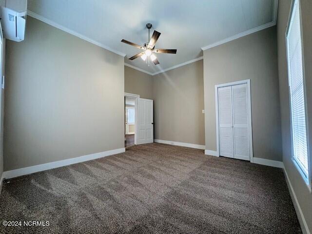 spare room with carpet floors, crown molding, and ceiling fan