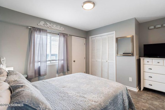 bedroom featuring a closet