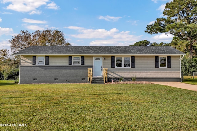 ranch-style house featuring a front lawn