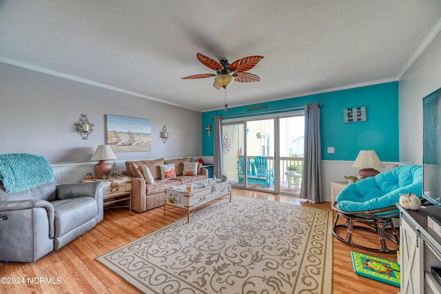 living room featuring light hardwood / wood-style floors, ceiling fan, and crown molding