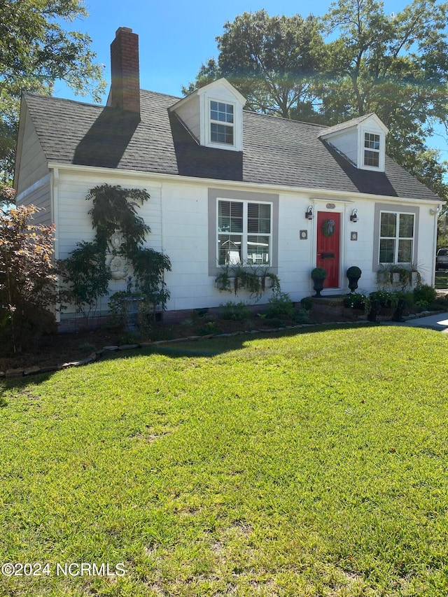 cape cod home featuring a front lawn