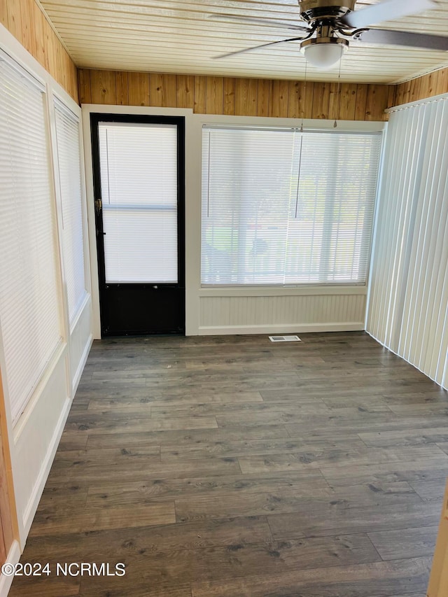 unfurnished sunroom with ceiling fan