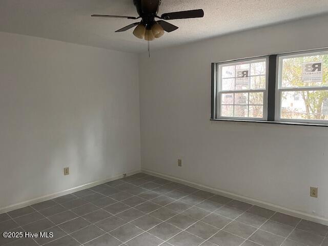 unfurnished room featuring ceiling fan