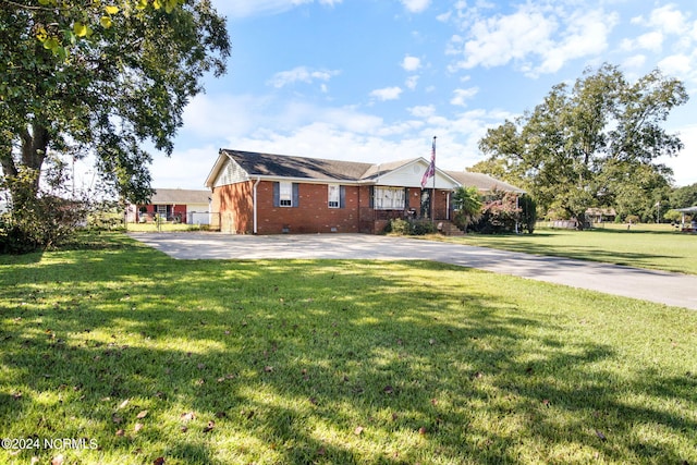 ranch-style home featuring crawl space, driveway, a front yard, and brick siding