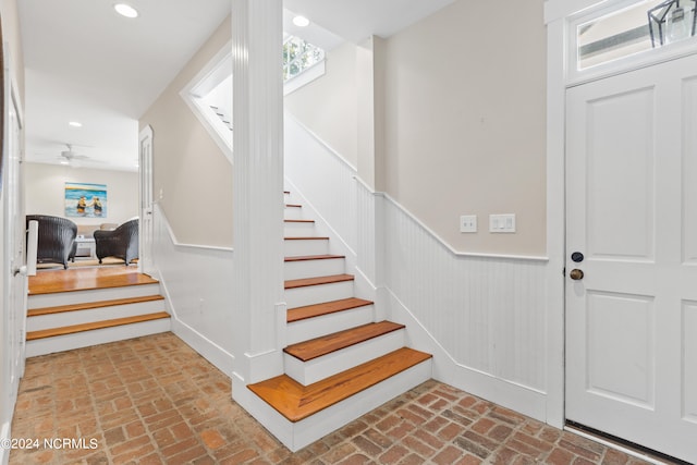 entryway with ceiling fan