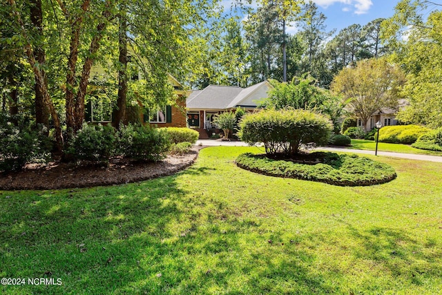 exterior space featuring a front yard