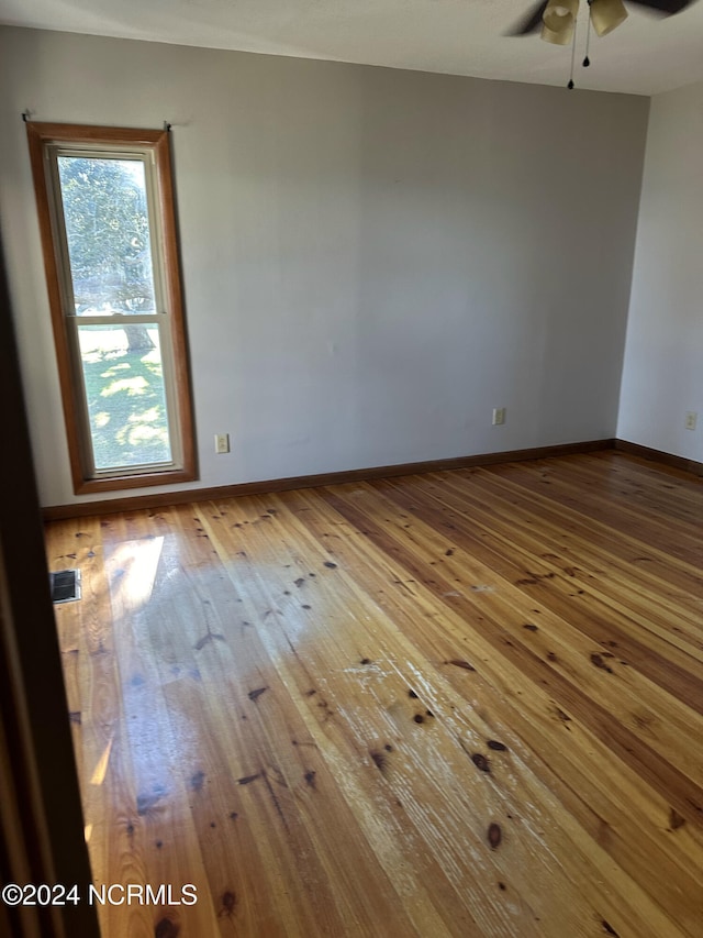 unfurnished room with light hardwood / wood-style floors and ceiling fan