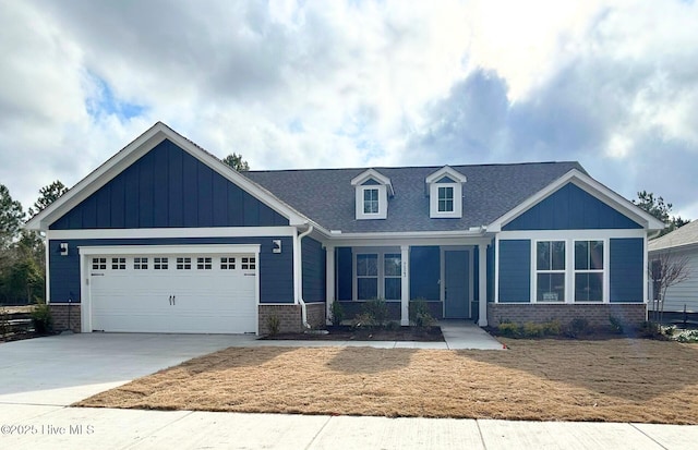 view of front facade with a garage