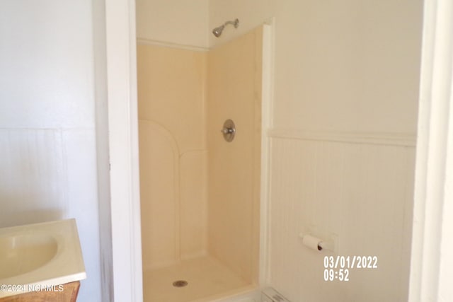 bathroom featuring vanity and a shower