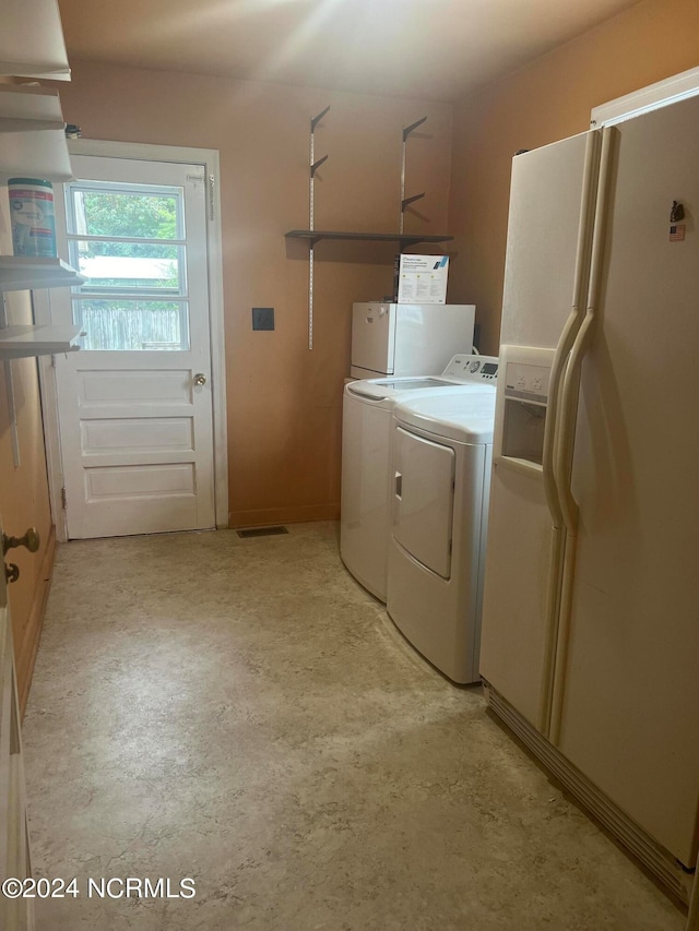 laundry room with washing machine and clothes dryer