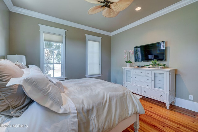 bedroom featuring crown molding, light hardwood / wood-style floors, and ceiling fan