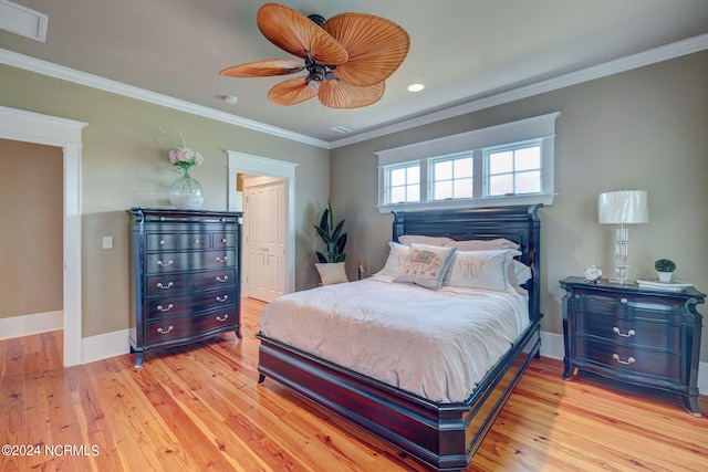 bedroom featuring light hardwood / wood-style flooring, a closet, ceiling fan, and ornamental molding